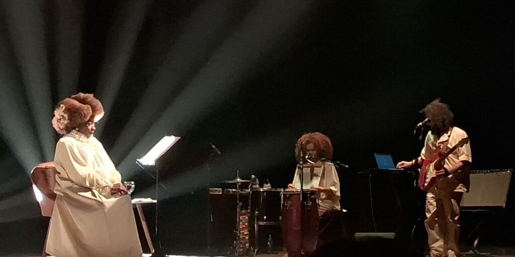 zeze-motta-celebra-80-anos-com-primeiro-monologo